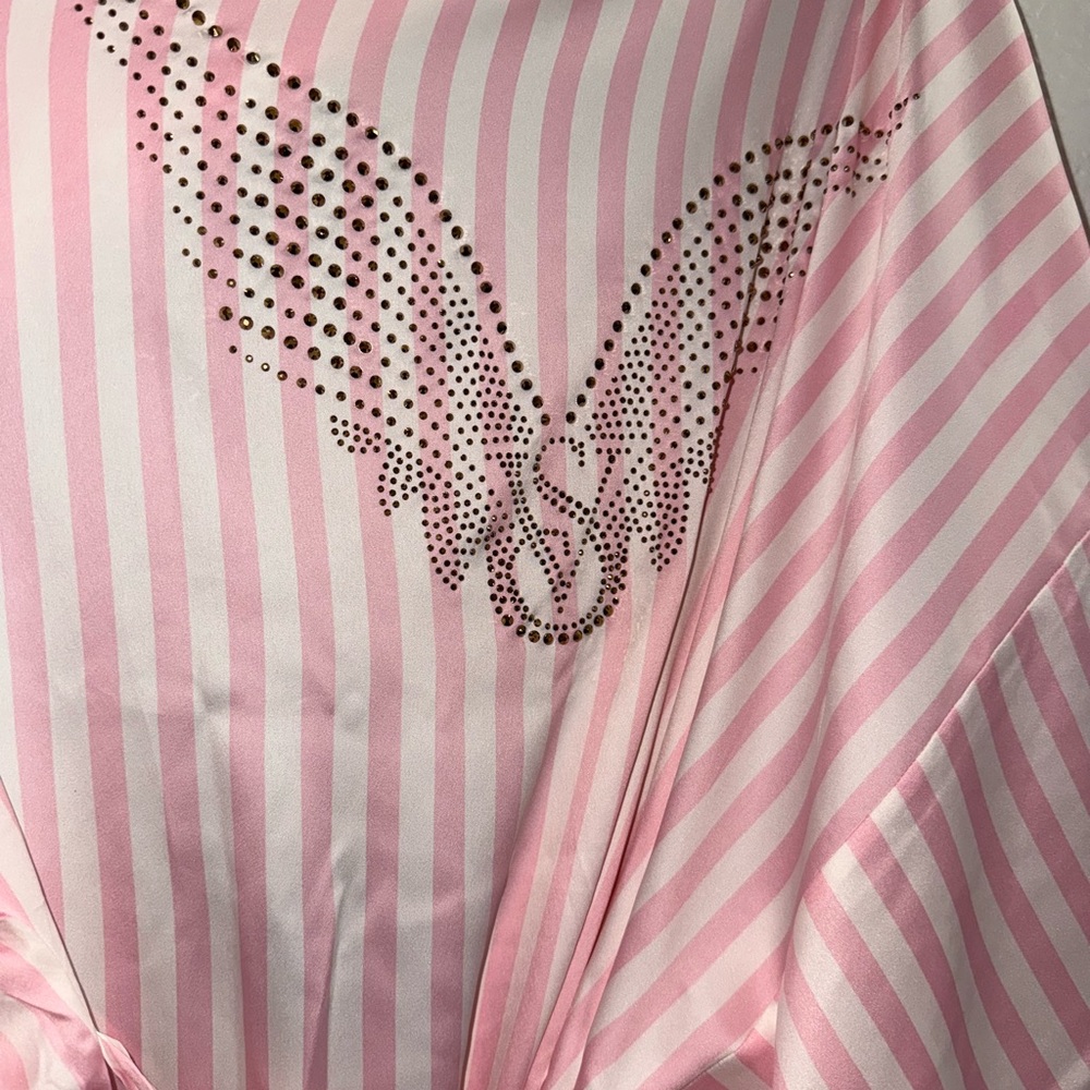 Victoria's Secret Pink and White Striped Robe - Picture 4 of 7
